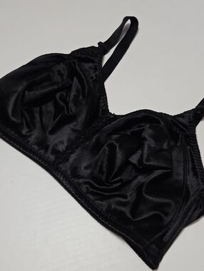 Bali Black Satin Wireless Bra - Lined Padless Full Coverage Size 40DD